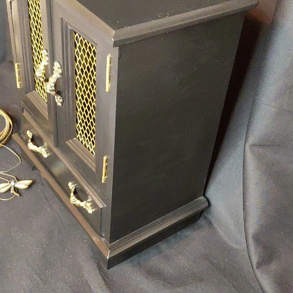 🎁 Elegant Jewelry Box Musical Refurbished Black and Gold